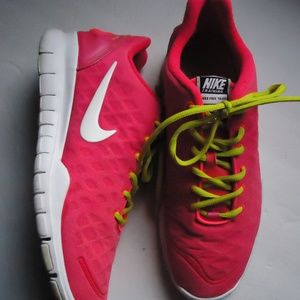 SIZE 9.5. Nike training running sneakers shoes.